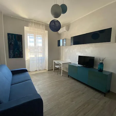 Lola'S House-2